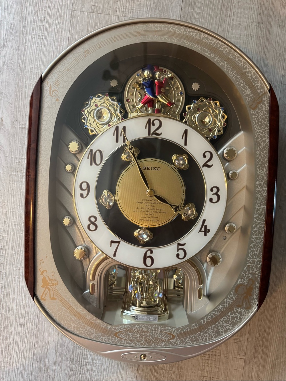 Seiko Melodies in Motion 2007 w/ Swarovski Crystals Wall Clock Decor WORKS
